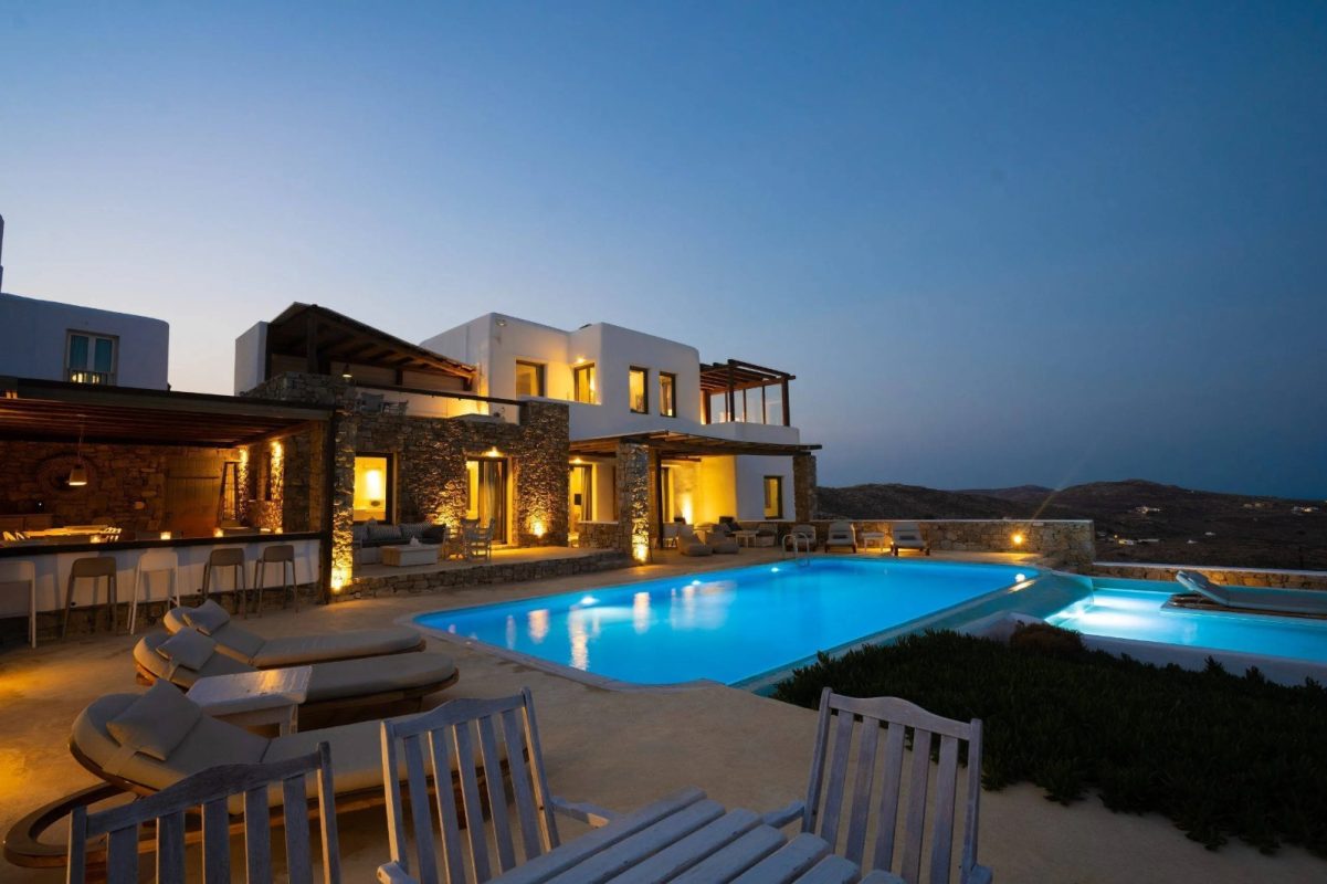 villas with pool