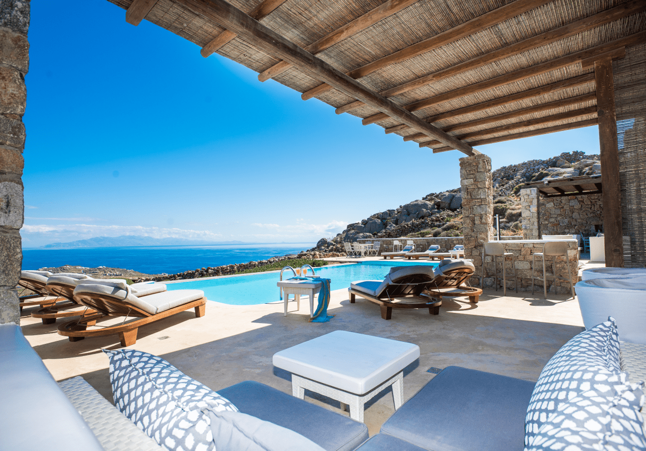 Furnished pool area